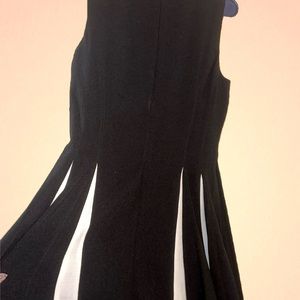 Just Taylor Size 6 holiday pleated cocktail dress black and white